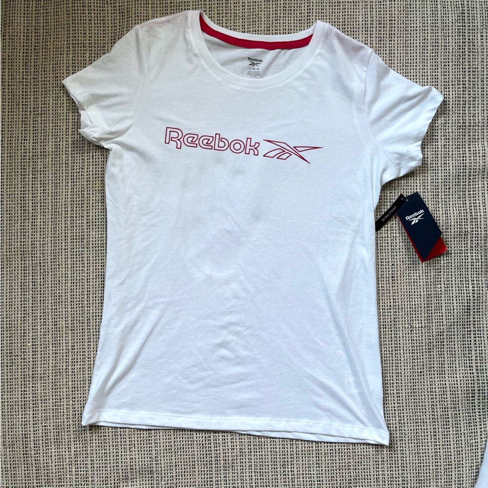 NWT REEBOK White Short Sleeve Tshirt with Pink Logo in Size Large